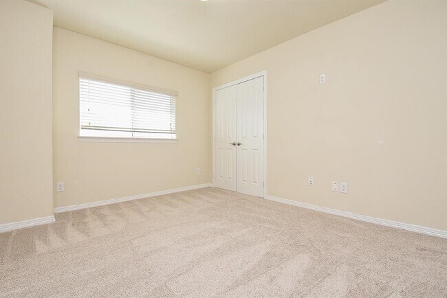 Building Photo - 8908 Clovermist Dr
