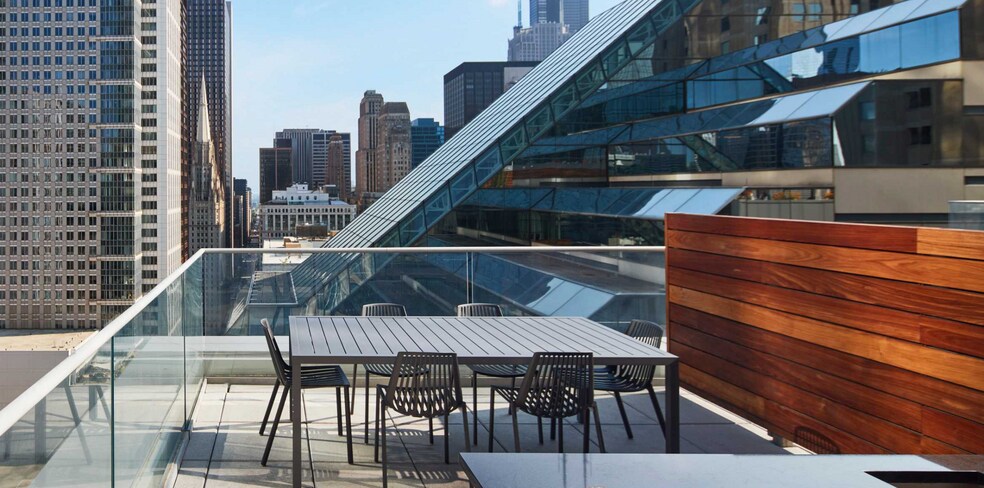 Building Photo - 77 W Wacker Dr