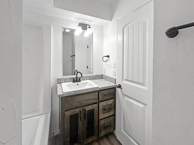 Building Photo - 1805 Southcrest Dr