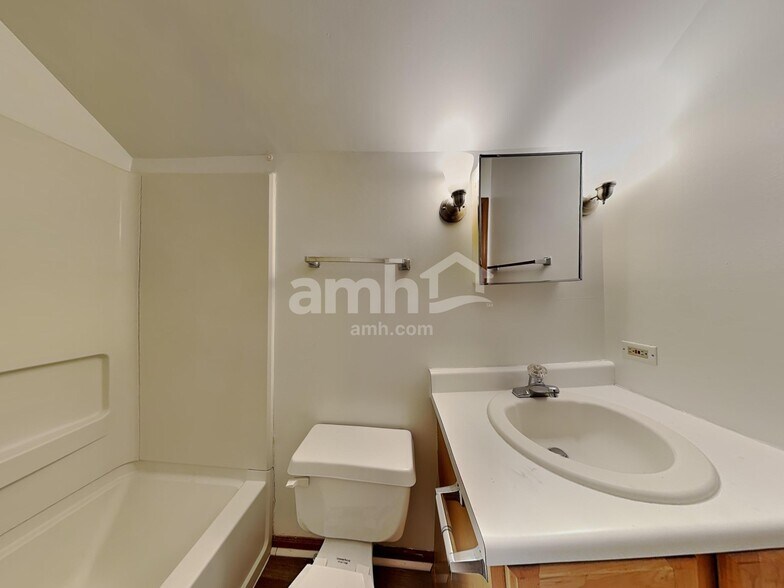 Building Photo - 2467 N Sterling Ct