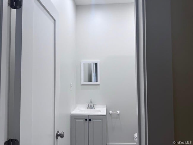 Building Photo - 62 Jerusalem Ave