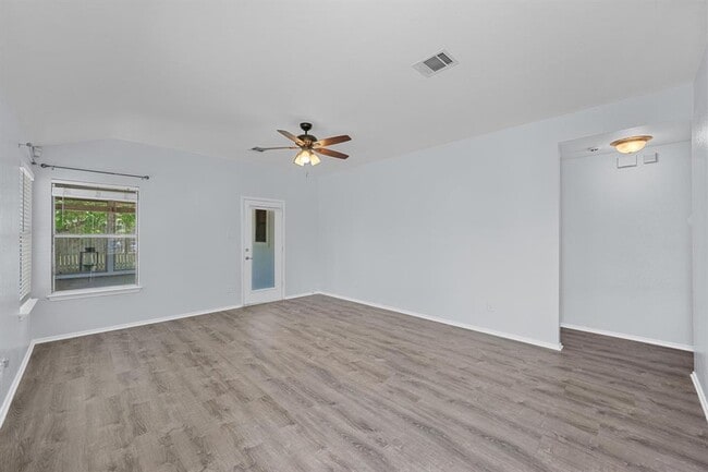 Building Photo - 17505 Bishopsgate Dr