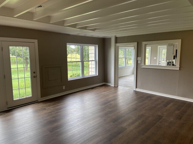 Building Photo - 11495 Guthrie Rd