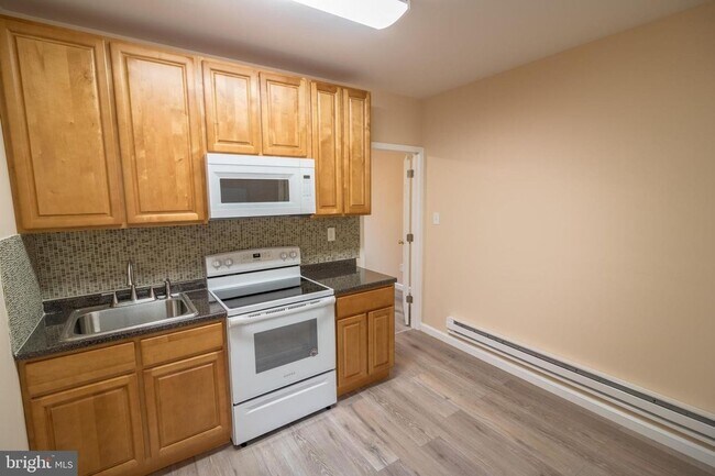 Building Photo - 6002 Master St