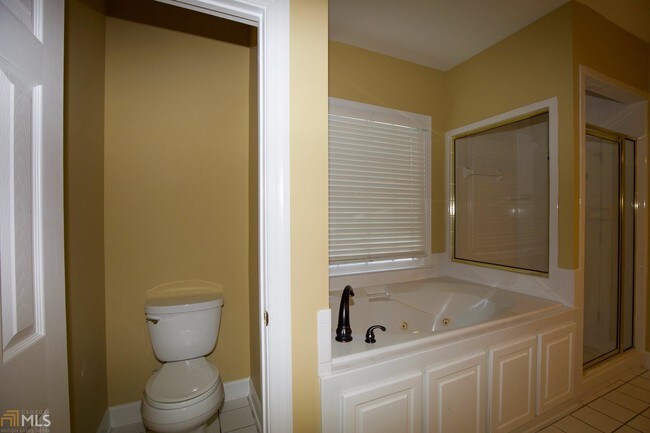 Building Photo - 411 Barrington Hall Dr