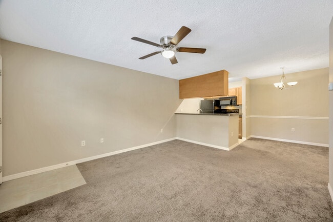 Building Photo - Lake Parsons Green