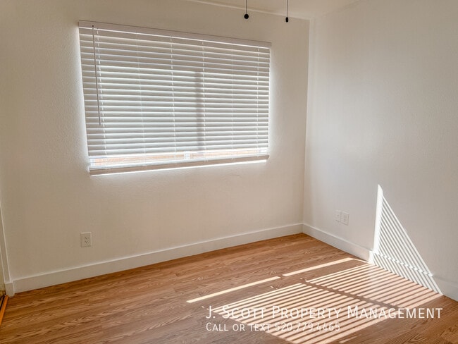 Building Photo - 3621 W Sandra Terrace