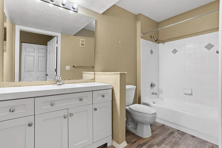 Building Photo - 826 Camargo Way