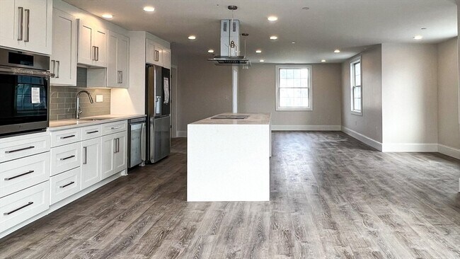 Building Photo - 131 Cambridge St