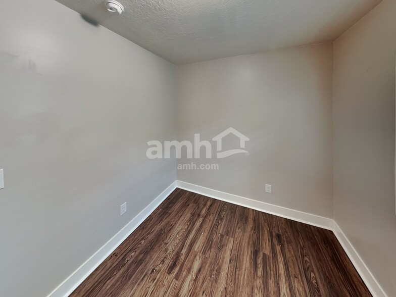 Building Photo - 2049 W 1175 S