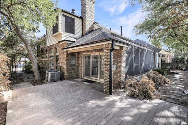 Building Photo - 2912 Bluffview Dr