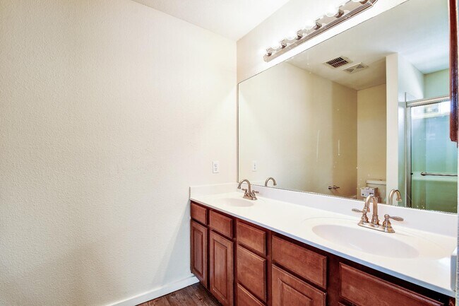 Building Photo - 410 Cardinal Way