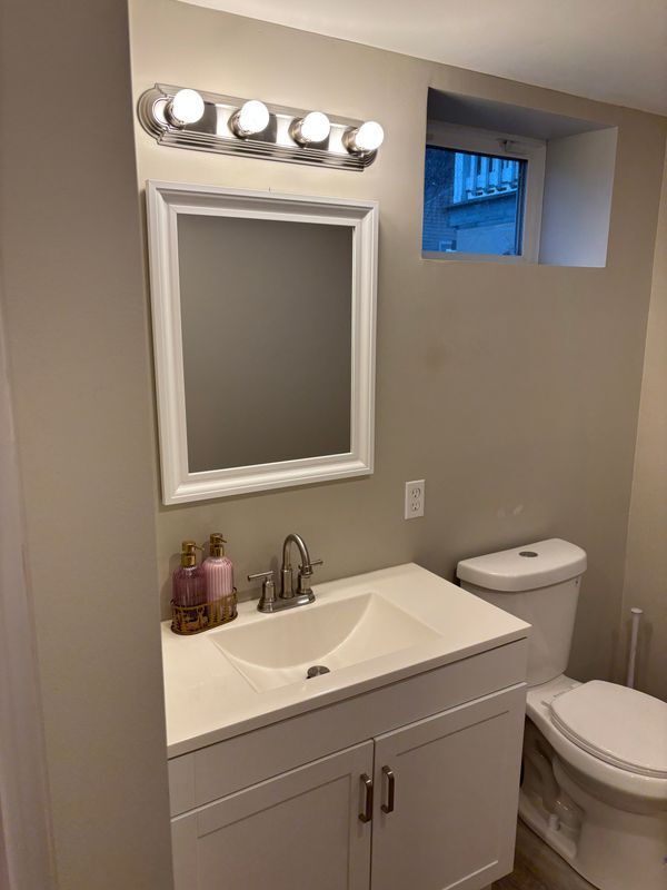 Building Photo - 9702 Oakdale Ave