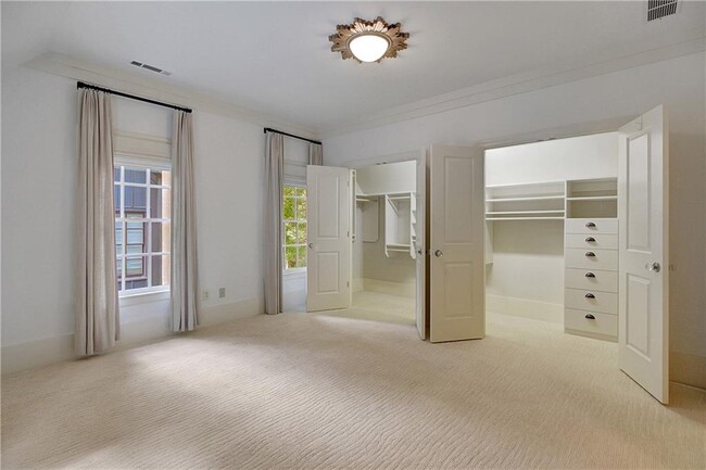 Building Photo - 9043 Selborne Ln