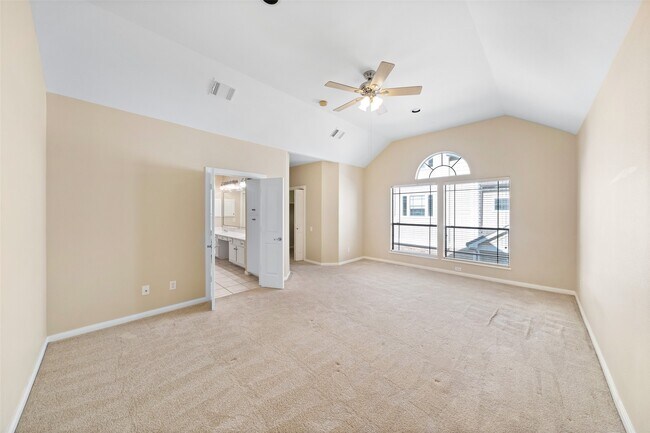 Building Photo - 2406 Calumet St