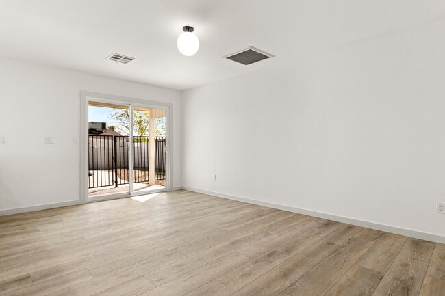 Building Photo - 6021 E Acoma Dr