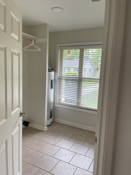 Laundry Room w/ Lake Views - 164 Tyler Cv