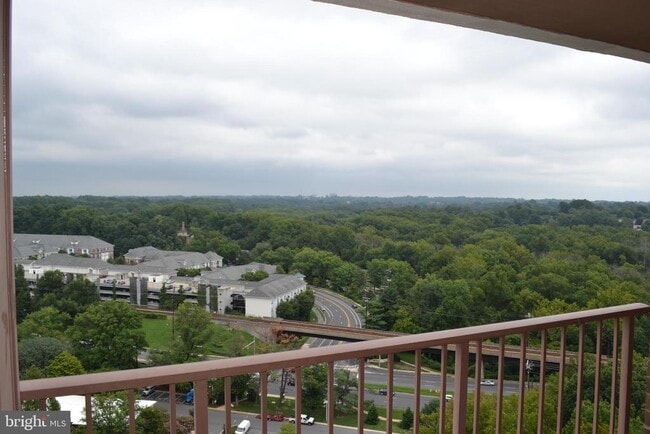 Building Photo - 10101 Grosvenor Pl