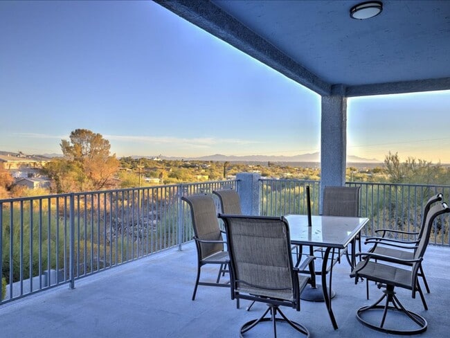 Building Photo - 4 Bedrooms, 3 Bathrooms