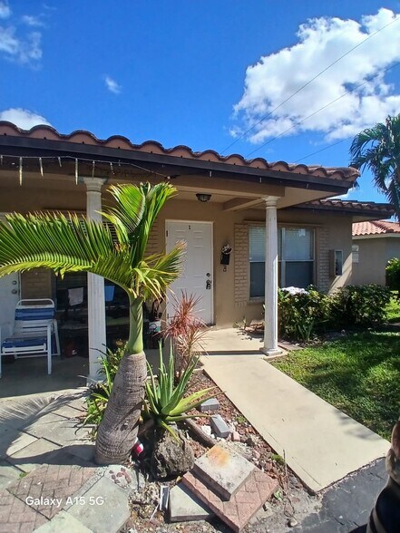 Building Photo - 4117 Riverside Dr