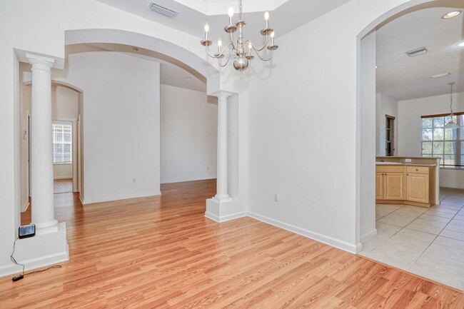 Building Photo - Emerson Square 4 Bedroom Home
