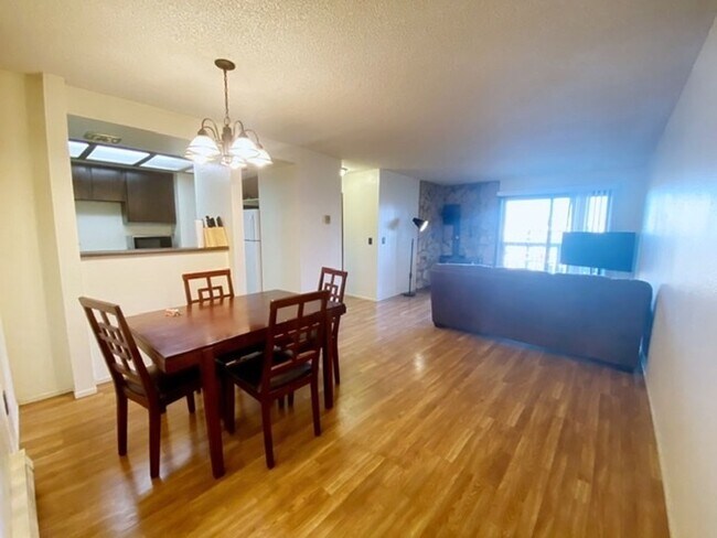 Building Photo - 4660 Reka Dr