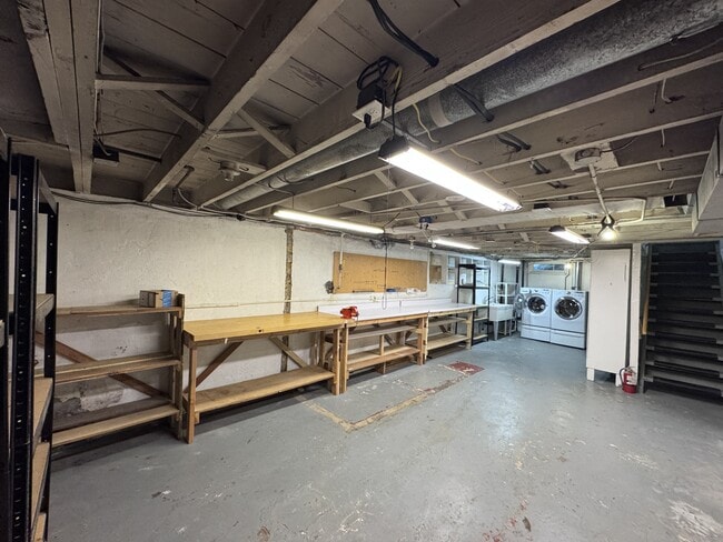 Building Photo - 4304 SE 30th Ave