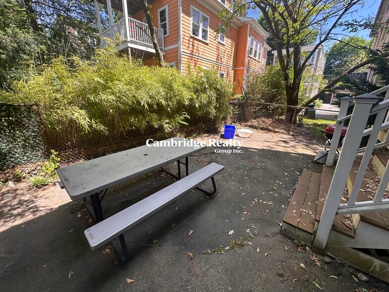 Building Photo - 21 Sartwell Ave