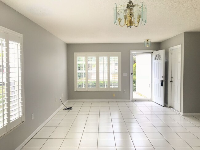 Building Photo - Beautiful Home in Waterford Lakes!