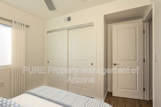 Building Photo - 6077 N 60th Ave