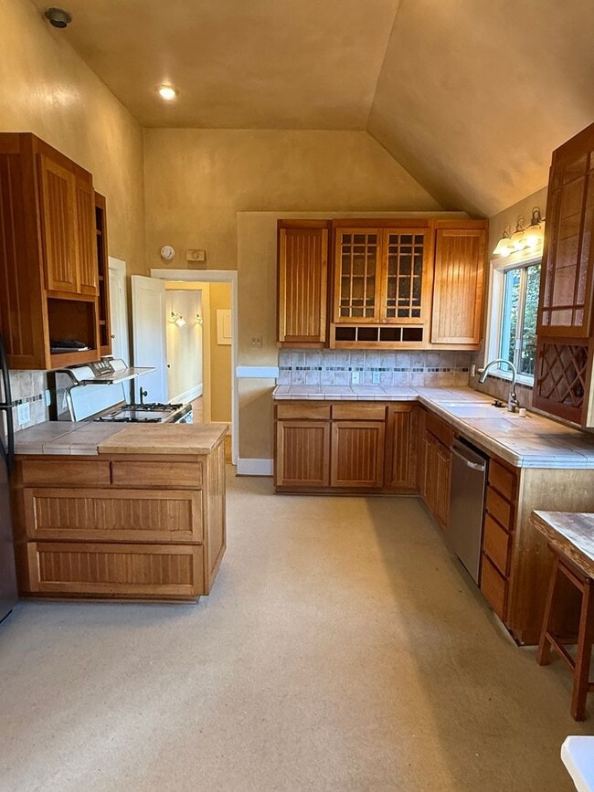 Building Photo - Great 2 Bedroom Rental Home in Crocker Highland District