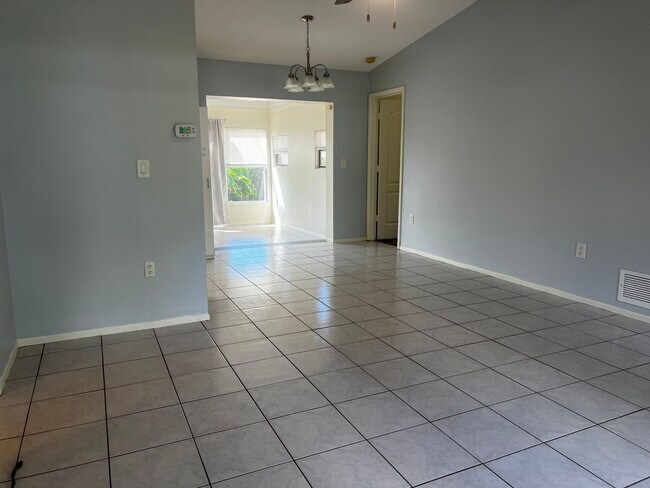 Building Photo - 2BR/2Bath Single Family 1 Car Garage South Venice Home!