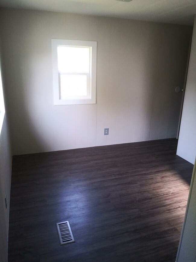 Building Photo - 3 bed 1.5 bath mobile