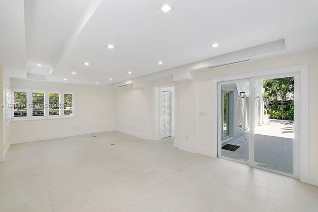 Building Photo - 6517 Castaneda St