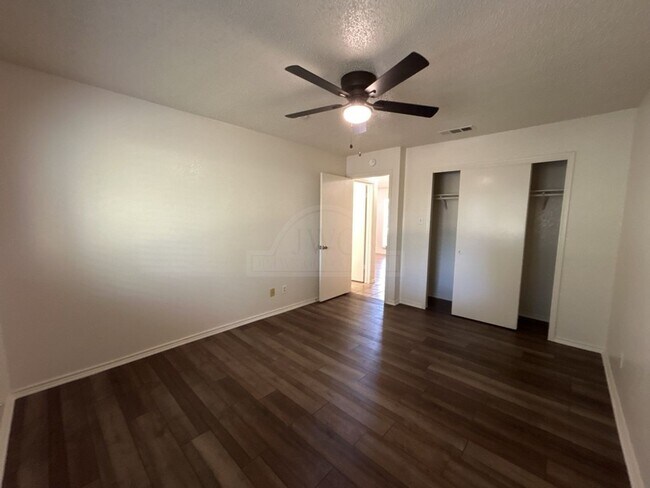 Building Photo - 3806 London Ln