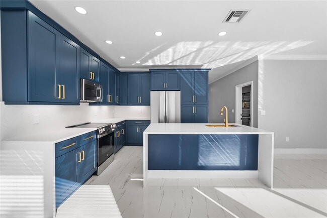 Building Photo - 15580 SW 49th Ct