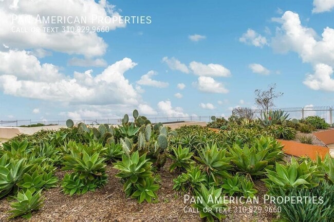 Building Photo - 4034 S Pacific Ave