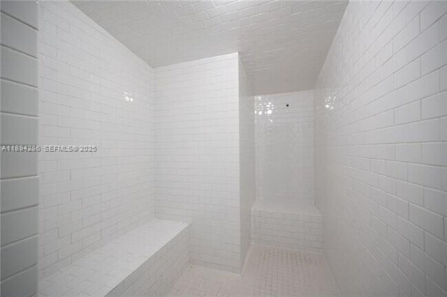 Building Photo - 1300 Brickell Bay Dr