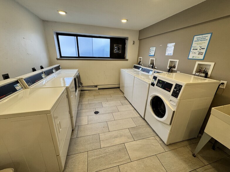 Building Photo - 54 Park Ave