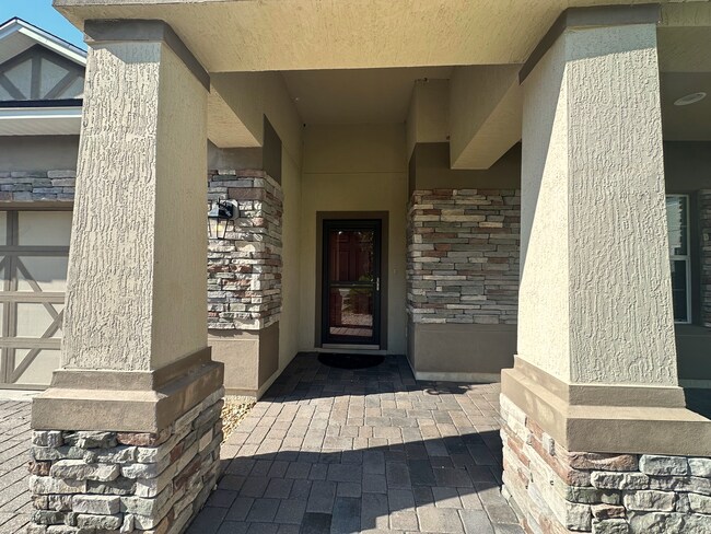 Building Photo - 95013 Poplar Way