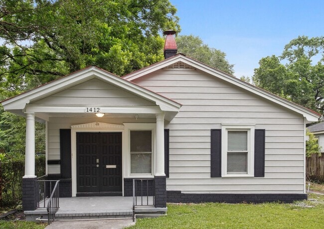 Building Photo - 3BR/2BA Downtown House Walking Distance to...