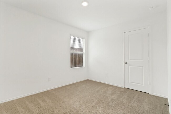 Building Photo - Modern 4-Bedroom Home Near Lackland AFB