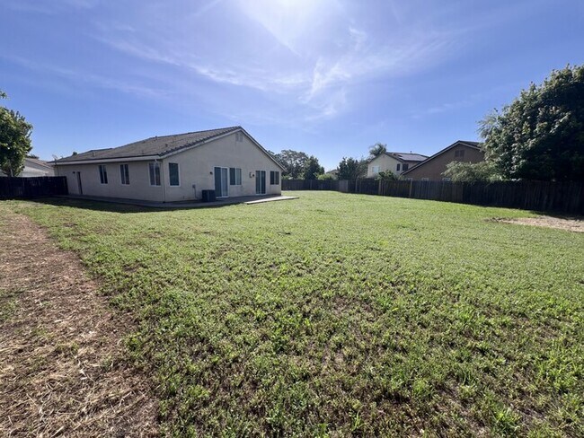 Building Photo - 5016 Cleveland Bay Way