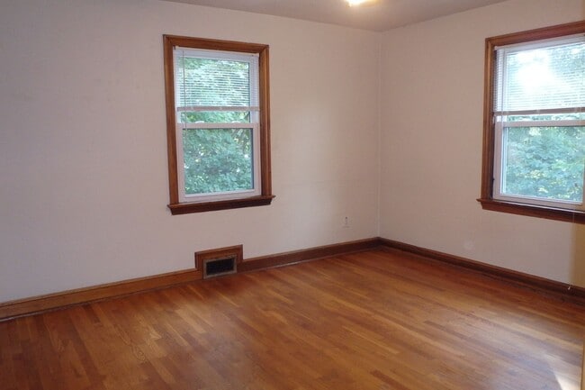 Building Photo - Park Avenue 153/157