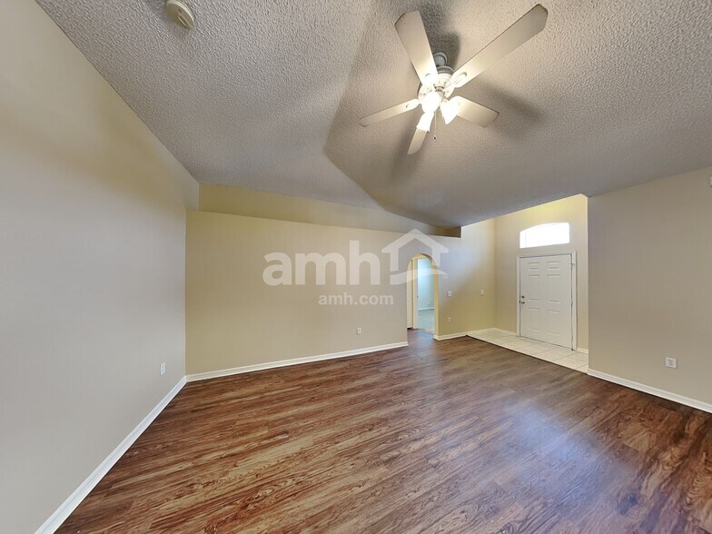 Building Photo - 7491 Volley Dr N