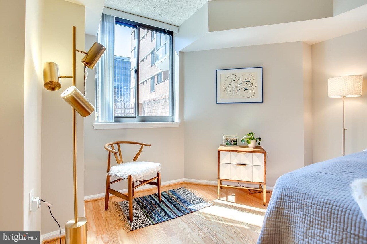 Building Photo - 1001 N Randolph St