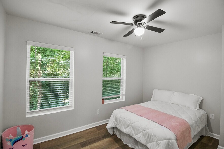 Building Photo - 789 Main St