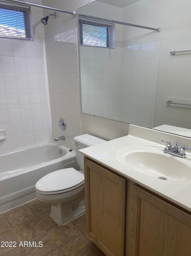 Building Photo - 1013 W Sandra Ter