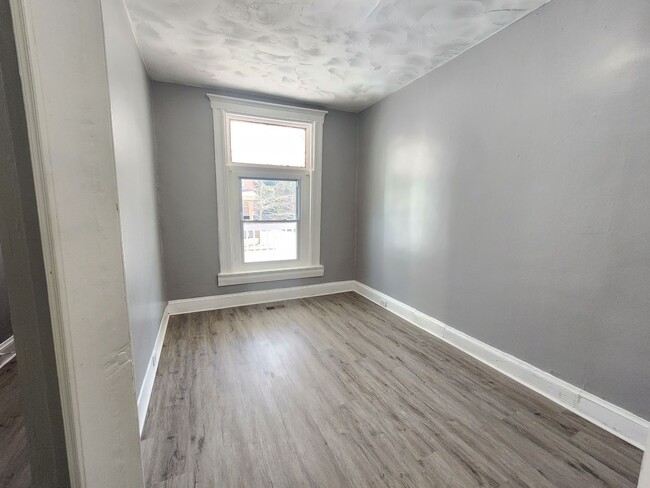 Building Photo - Spacious 3 Bedroom Home  In West Baltimore