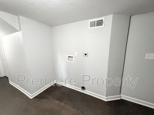 Building Photo - 36 N Poe St